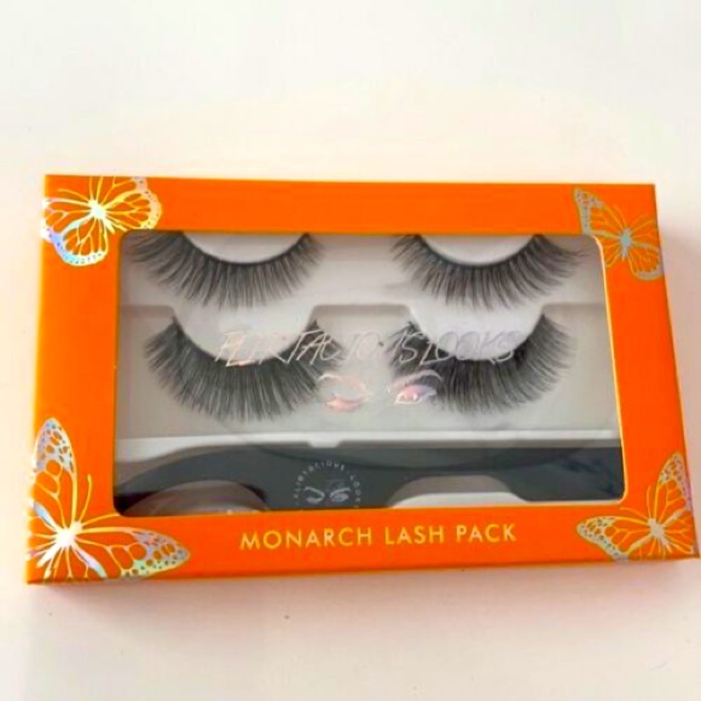 $4☀️ Brand new eye lash pack